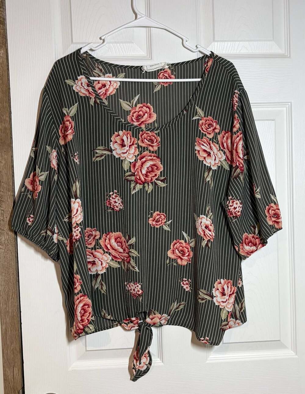 Plus Size 1X Black Stripe Red Rose Floral Tie Front 3/4 Sleeve Blouse